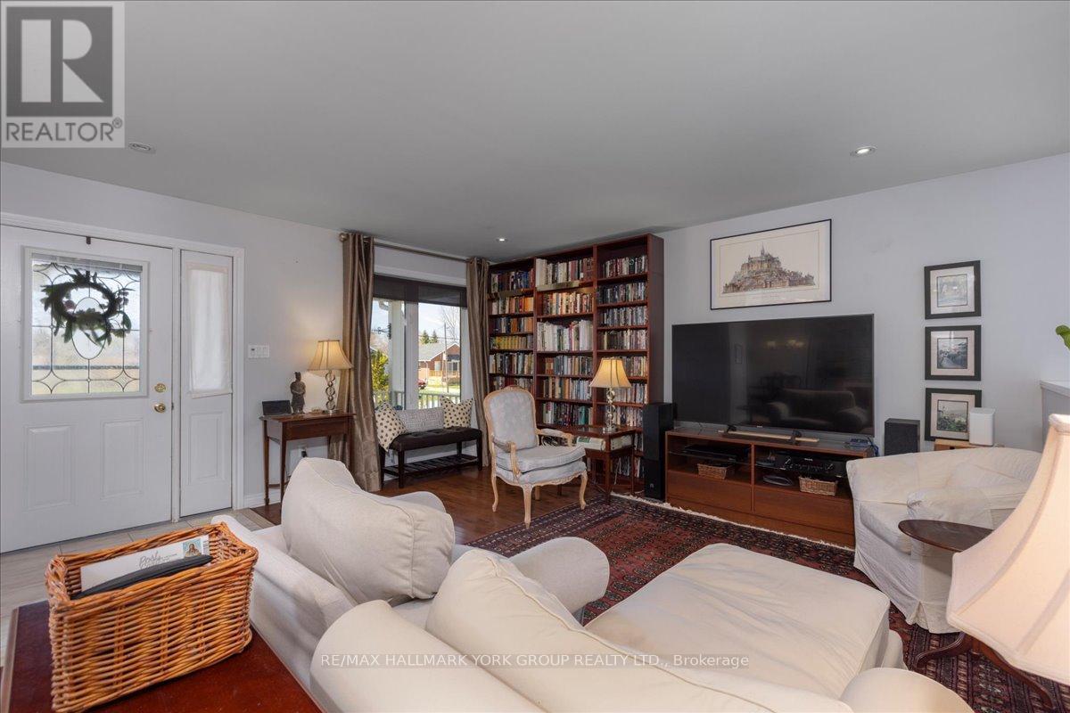 805 Poplar Avenue, Georgina, Ontario  L4P 3E9 - Photo 13 - N13054470