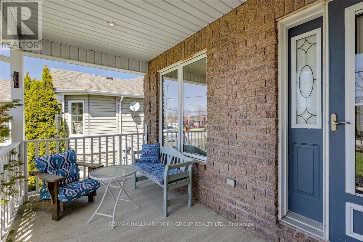 805 Poplar Avenue, Georgina, Ontario  L4P 3E9 - Photo 8 - N13054470