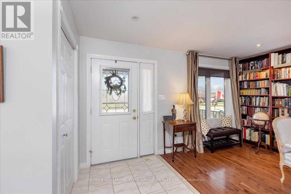 805 Poplar Avenue, Georgina, Ontario  L4P 3E9 - Photo 9 - N13054470