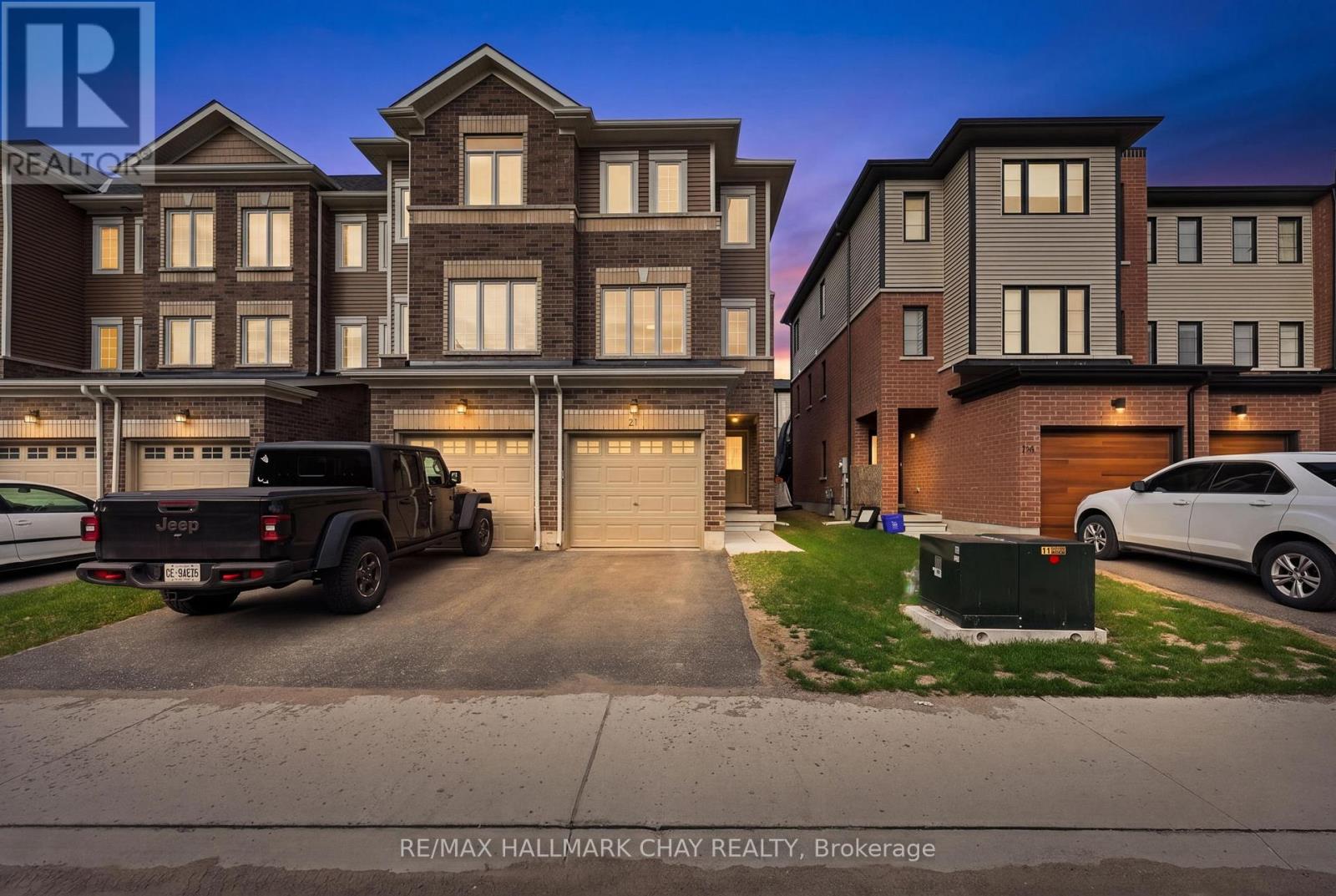 21 PUMPKIN CORNER CRESCENT, Barrie, Ontario