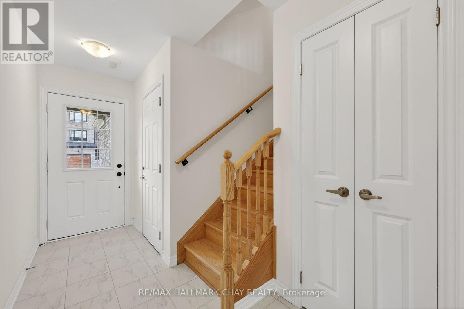 21 Pumpkin Corner Crescent, Barrie, Ontario  L9J 0T5 - Photo 2 - S13054366