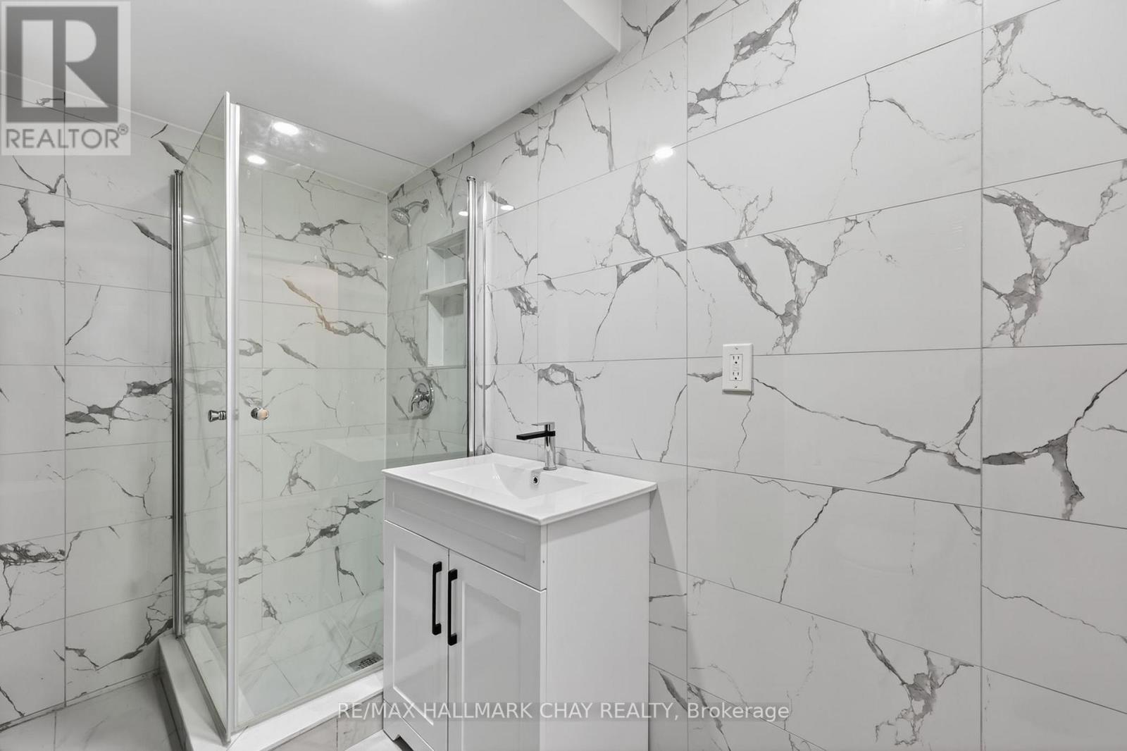 21 Pumpkin Corner Crescent, Barrie, Ontario  L9J 0T5 - Photo 6 - S13054366