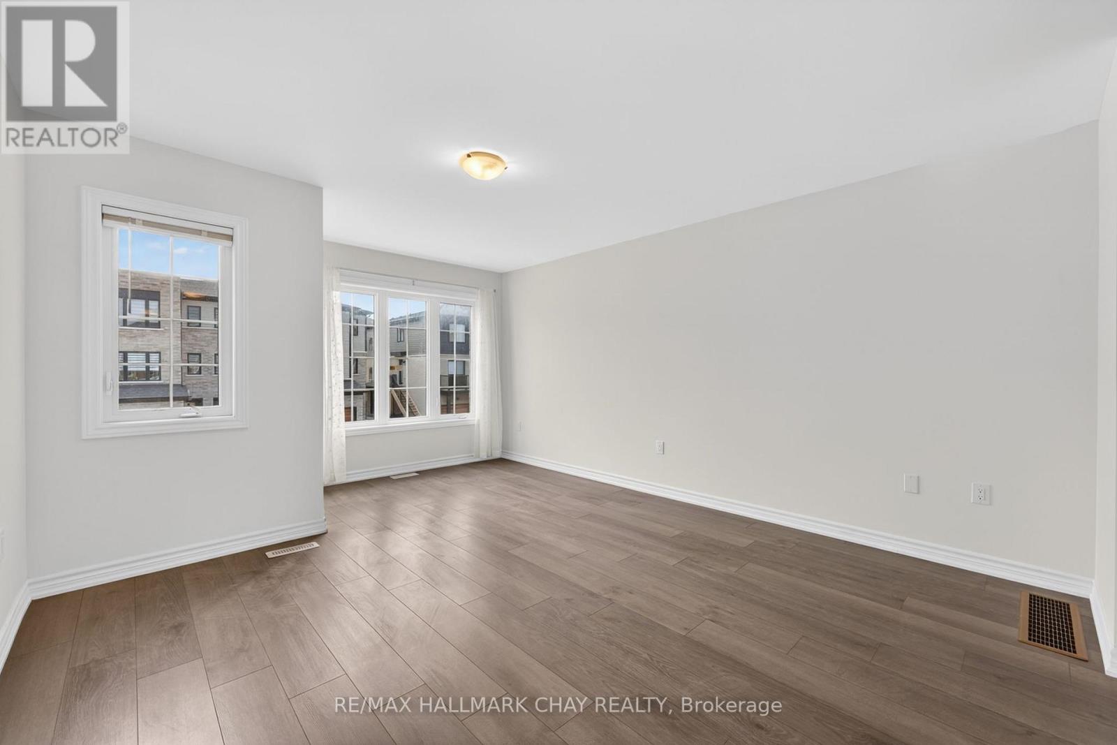 21 Pumpkin Corner Crescent, Barrie, Ontario  L9J 0T5 - Photo 8 - S13054366