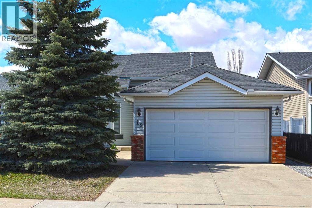 19 Sunridge Crescent NW, Airdrie, Alberta  T4B 2G6 - Photo 3 - A2282964