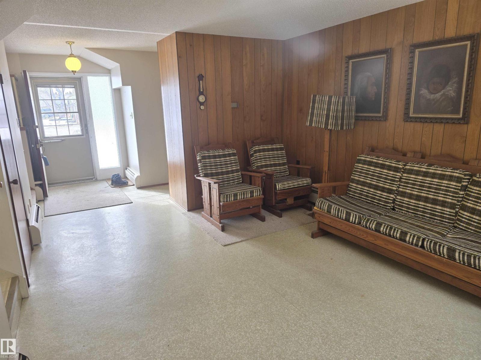 3415 81 St Nw, Edmonton, Alberta  T6K 0G3 - Photo 2 - E4484510