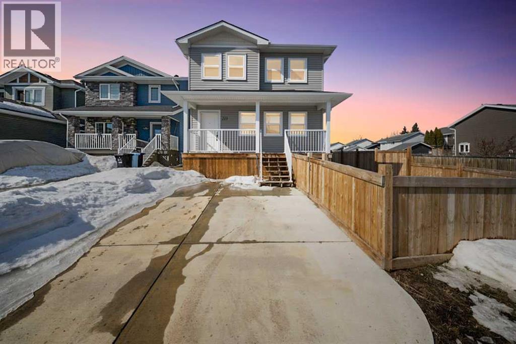 213 Athabasca Avenue, Fort Mcmurray, Alberta  T9J 1G3 - Photo 1 - A2304719