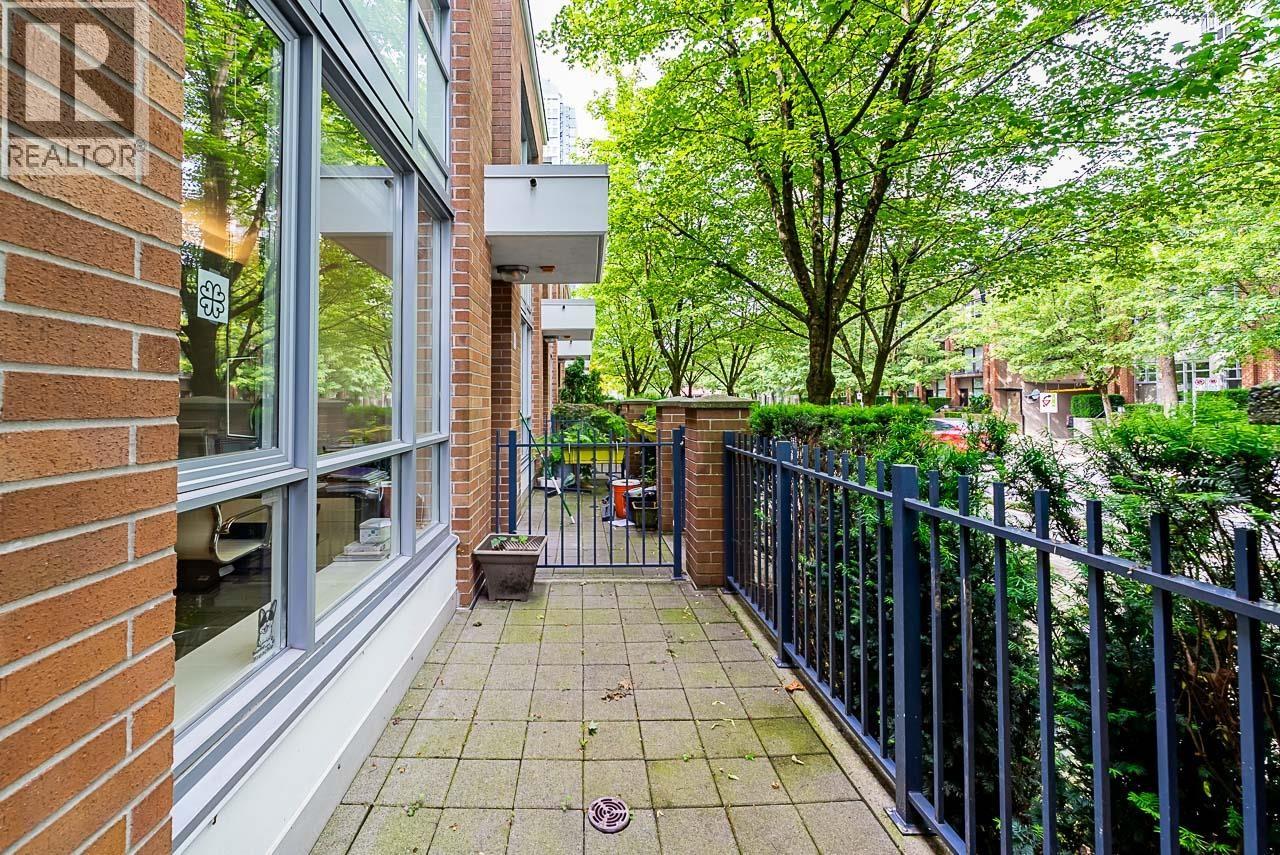 938 Beatty Street, Vancouver, British Columbia  V6Z 3G6 - Photo 3 - R3116615