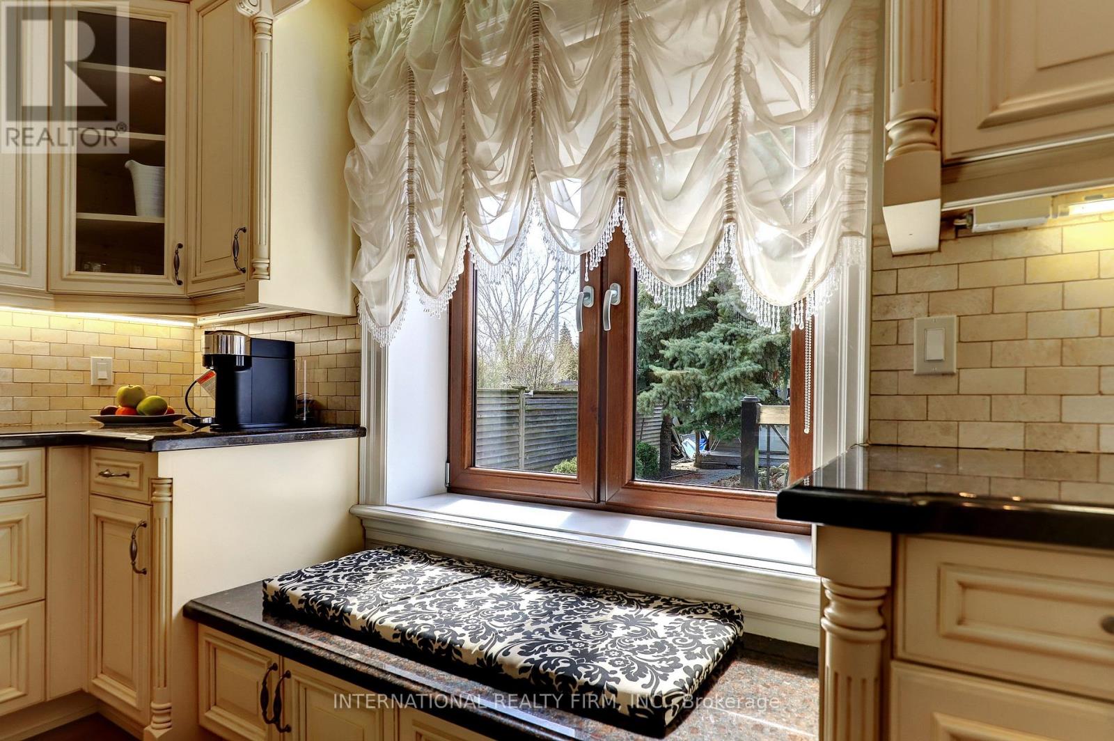 3496 Burningoak Crescent, Mississauga, Ontario  L4Y 3L5 - Photo 11 - W13054342