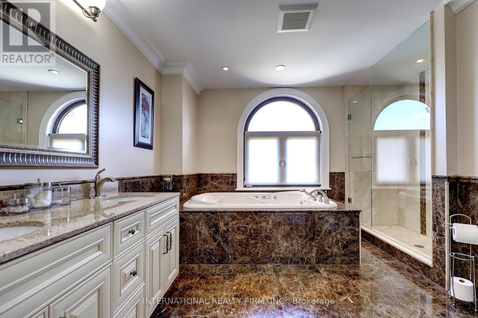 3496 Burningoak Crescent, Mississauga, Ontario  L4Y 3L5 - Photo 23 - W13054342