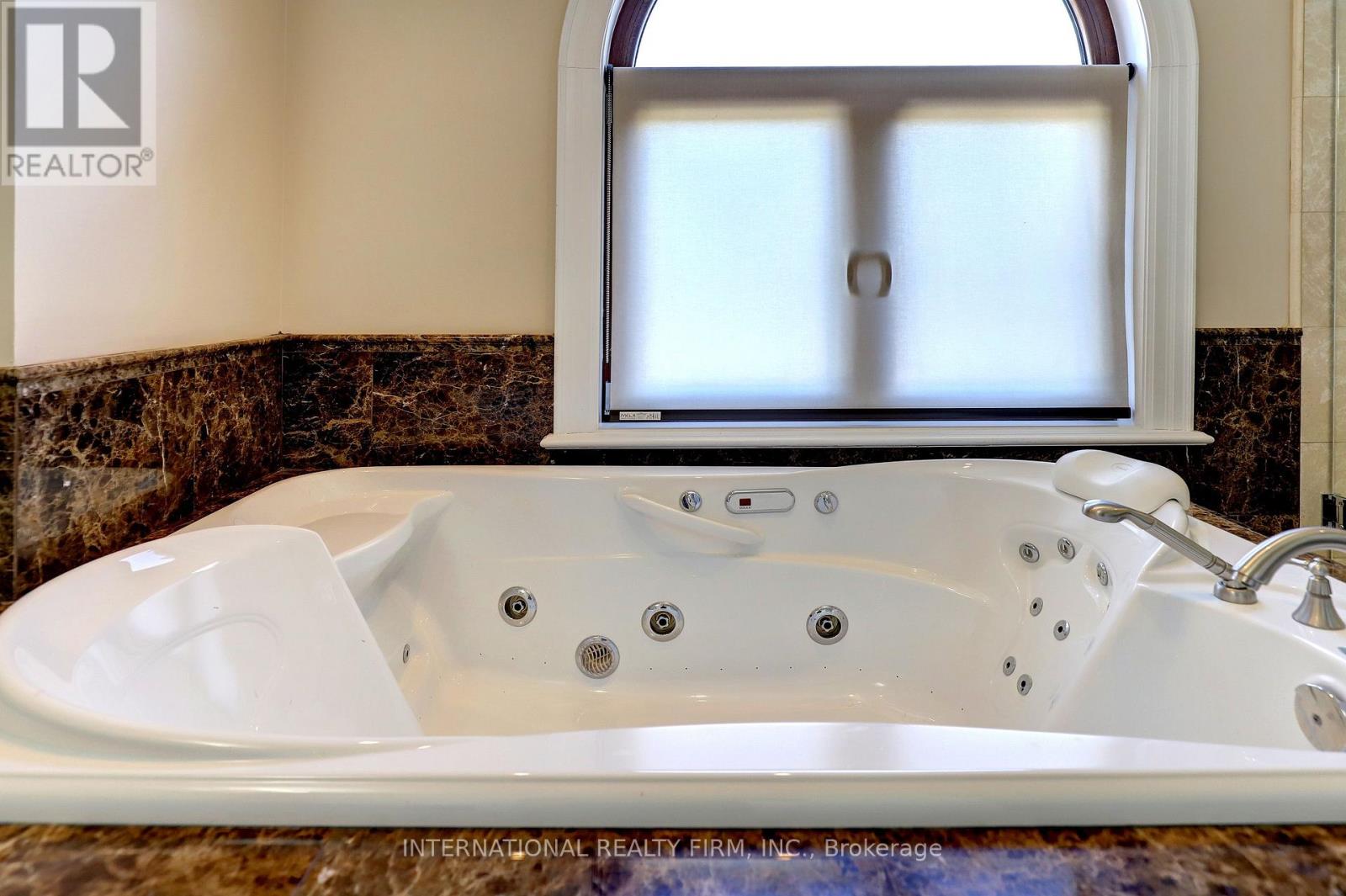 3496 Burningoak Crescent, Mississauga, Ontario  L4Y 3L5 - Photo 24 - W13054342