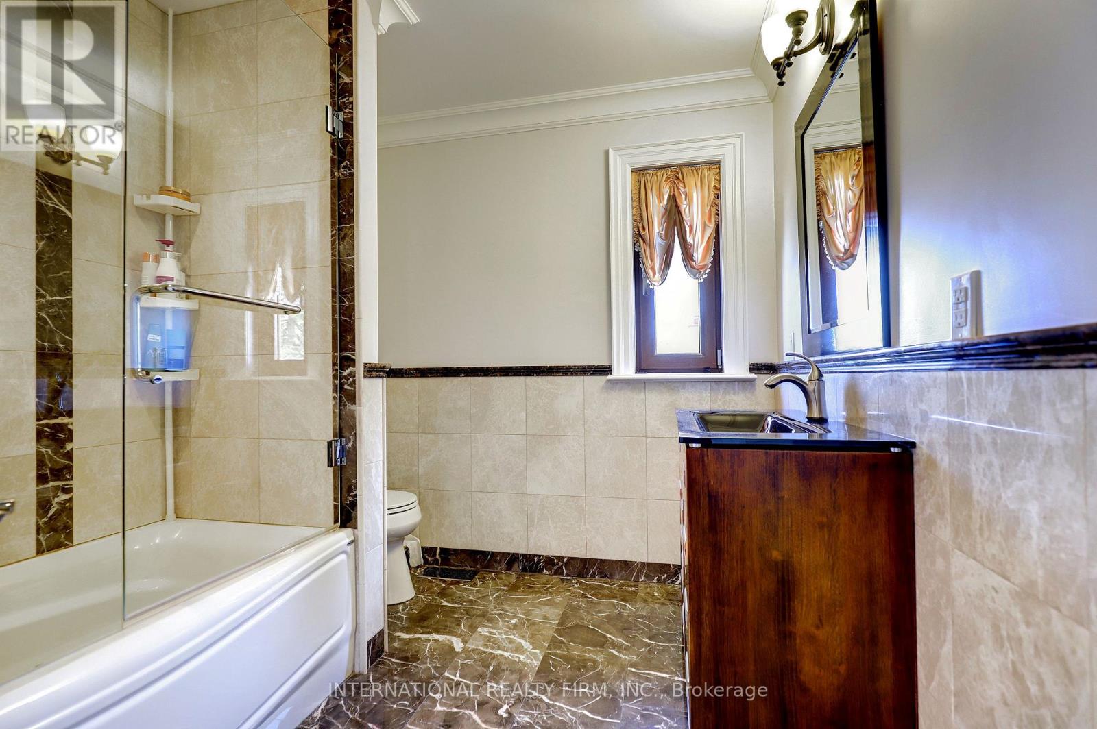 3496 Burningoak Crescent, Mississauga, Ontario  L4Y 3L5 - Photo 32 - W13054342