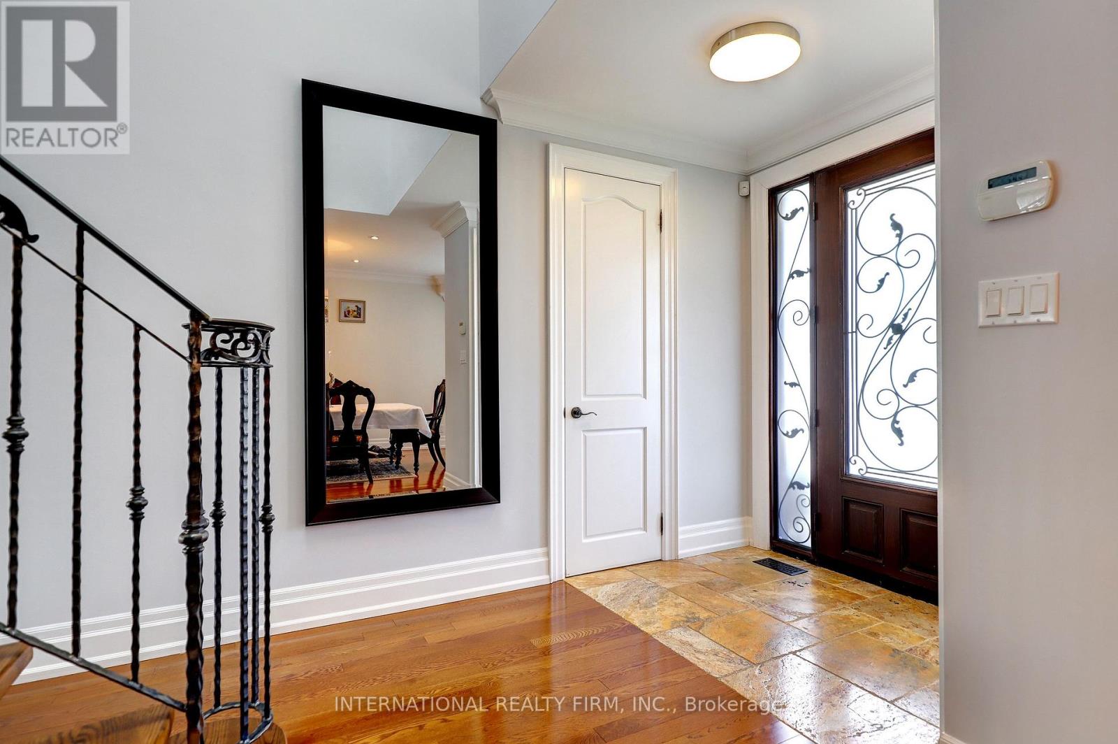 3496 Burningoak Crescent, Mississauga, Ontario  L4Y 3L5 - Photo 4 - W13054342