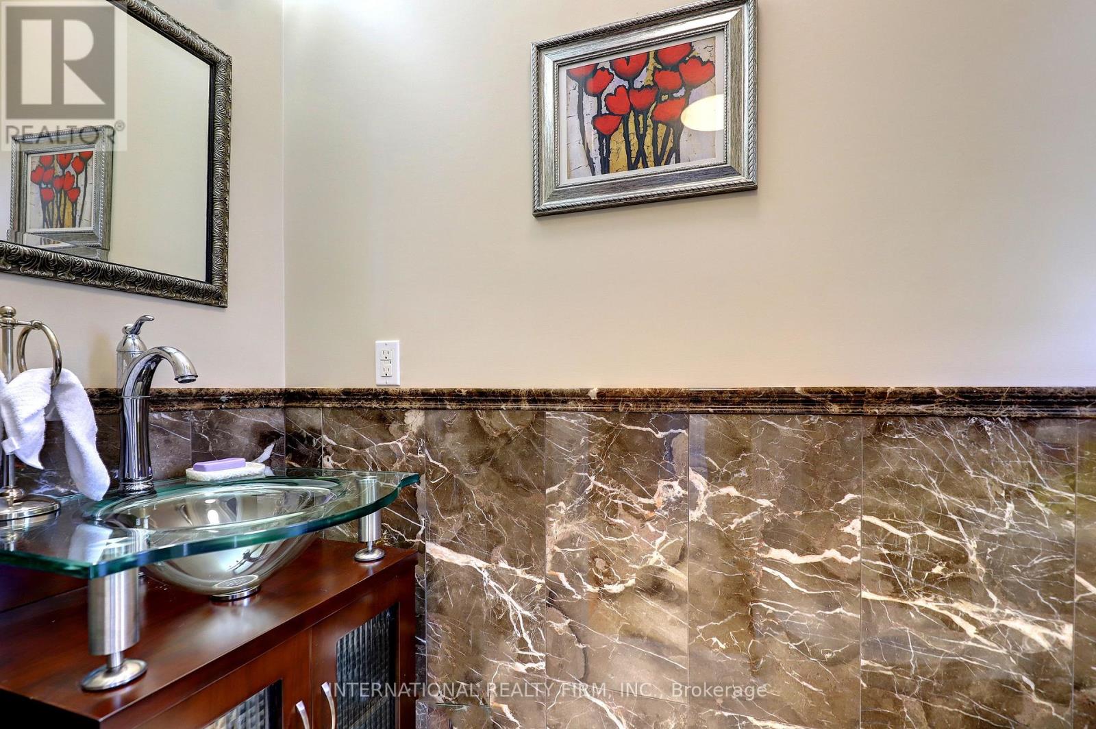 3496 Burningoak Crescent, Mississauga, Ontario  L4Y 3L5 - Photo 5 - W13054342