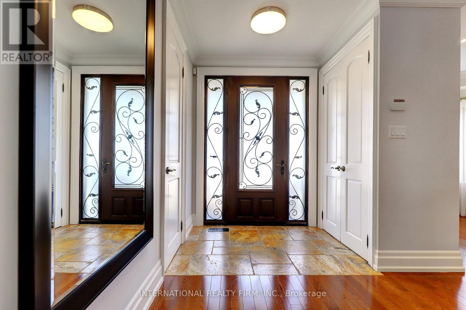 3496 Burningoak Crescent, Mississauga, Ontario  L4Y 3L5 - Photo 6 - W13054342