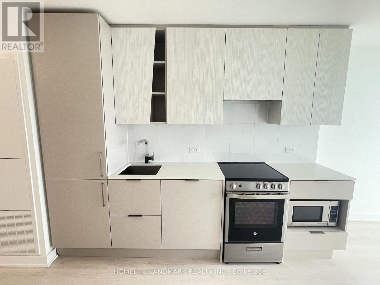 2812 - 3900 CONFEDERATION PARKWAY, Mississauga, Ontario