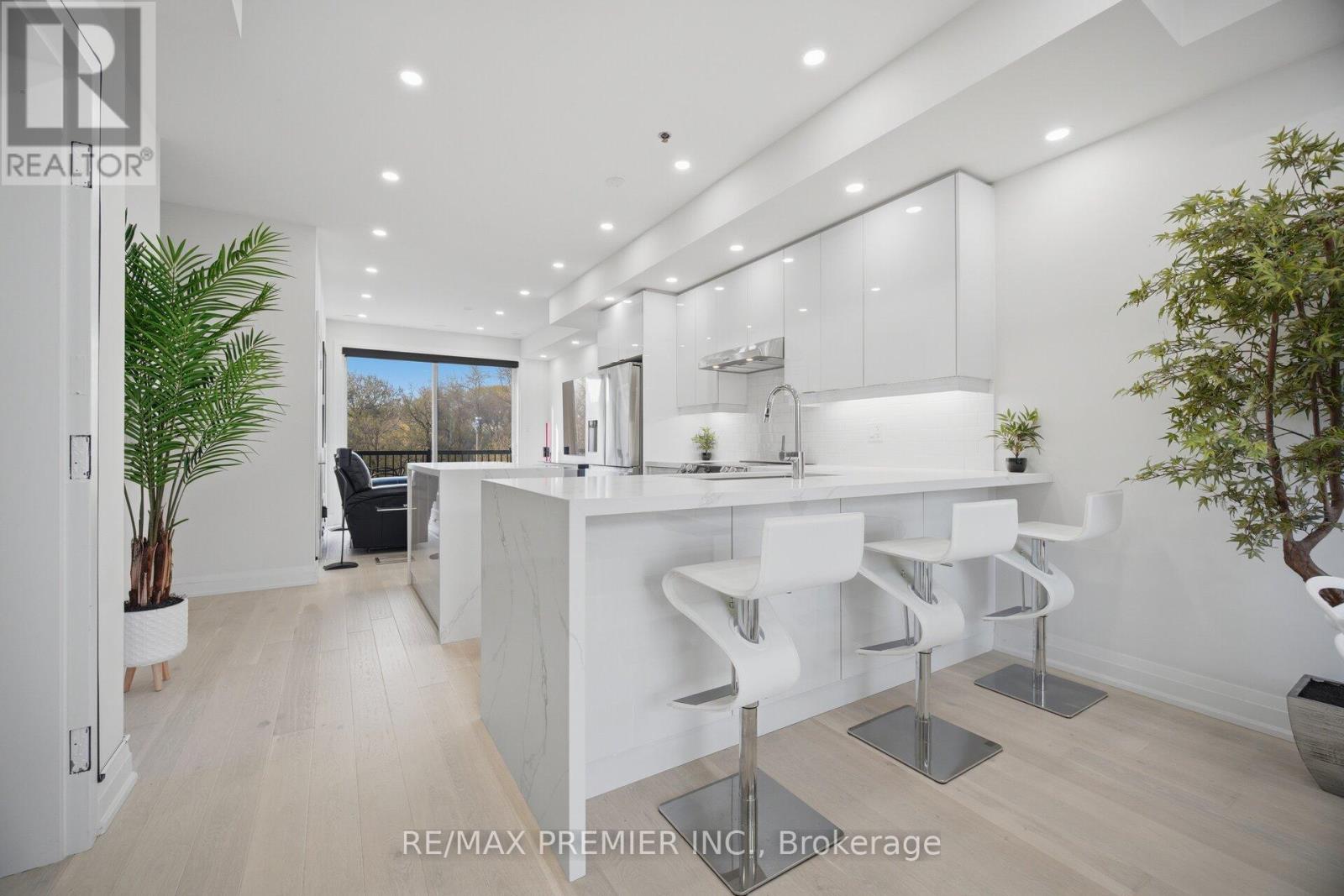 43 Wild Rose Gdns, Toronto, Ontario  M6L 0A5 - Photo 10 - W13054380