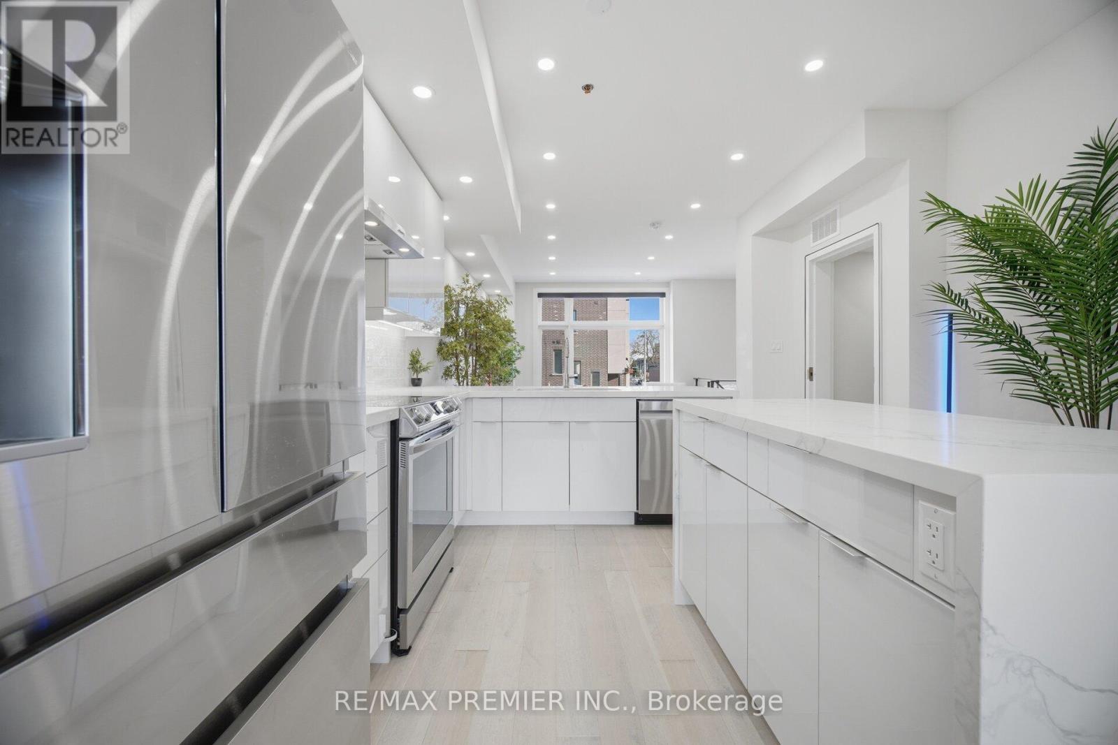 43 Wild Rose Gdns, Toronto, Ontario  M6L 0A5 - Photo 12 - W13054380