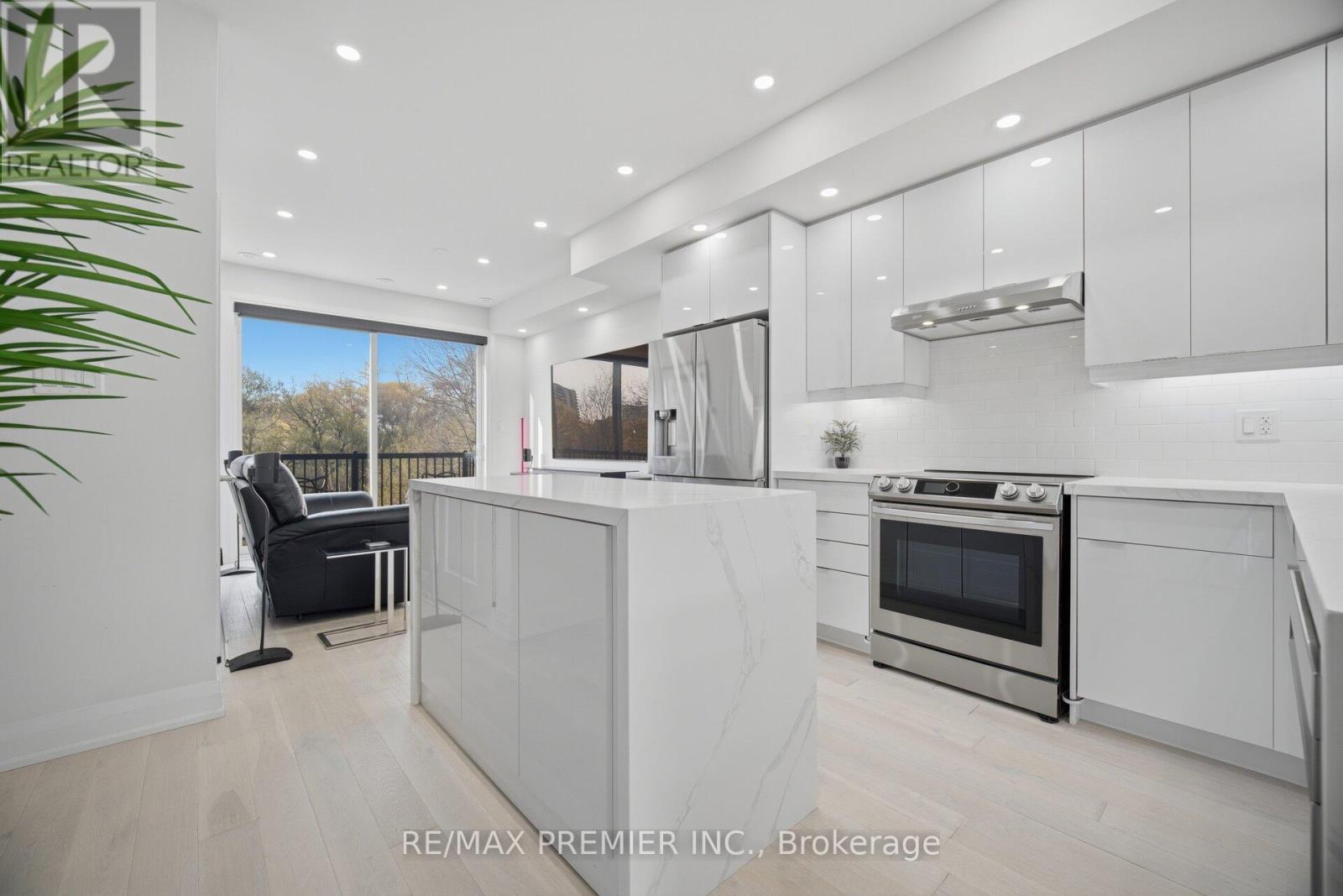 43 Wild Rose Gdns, Toronto, Ontario  M6L 0A5 - Photo 13 - W13054380