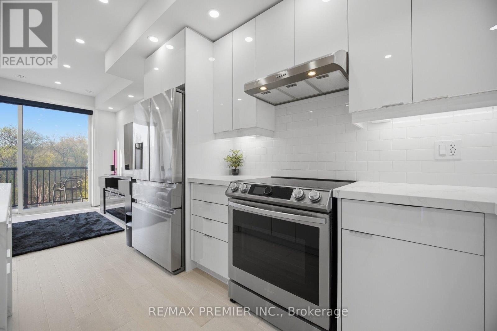 43 Wild Rose Gdns, Toronto, Ontario  M6L 0A5 - Photo 14 - W13054380