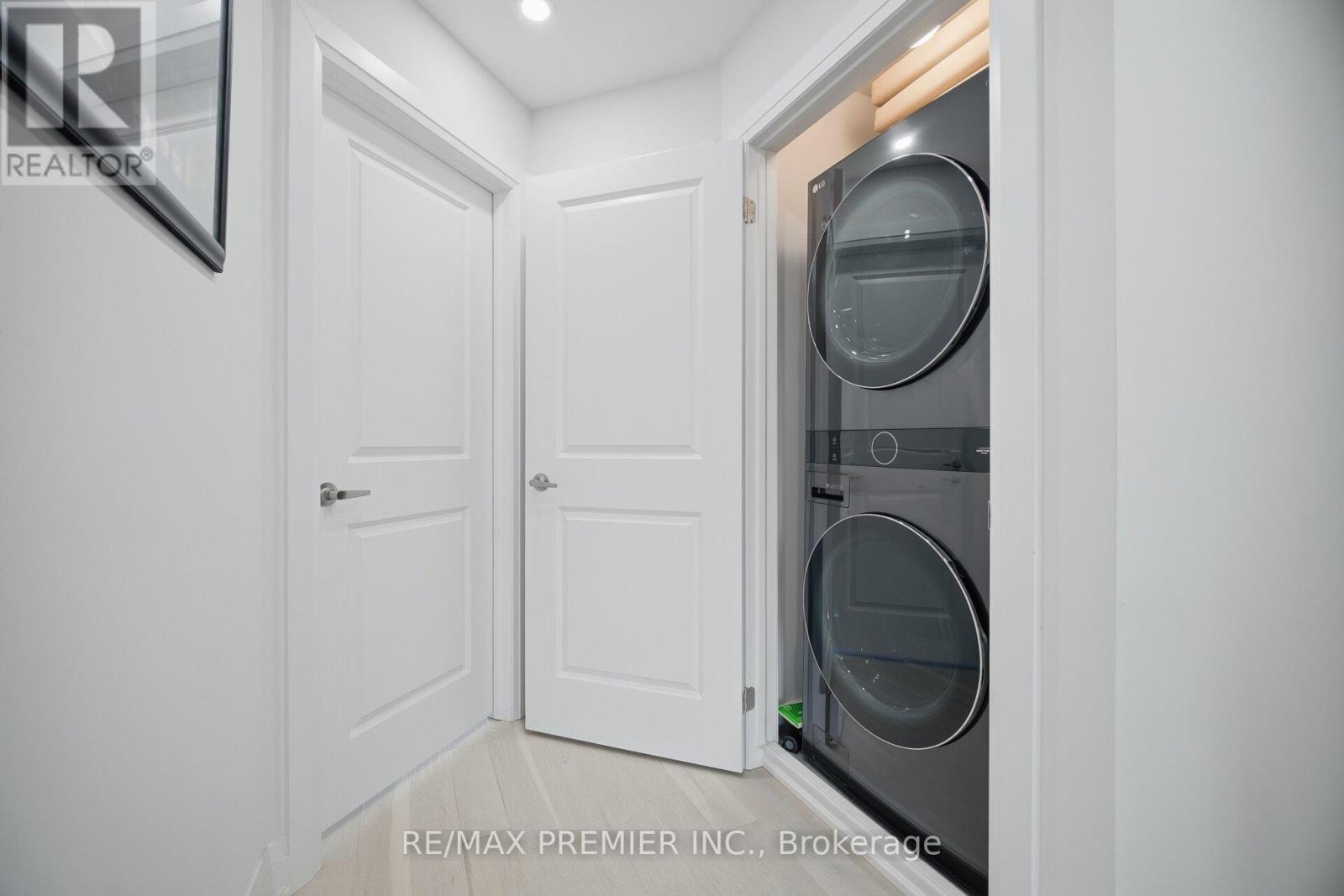 43 Wild Rose Gdns, Toronto, Ontario  M6L 0A5 - Photo 35 - W13054380