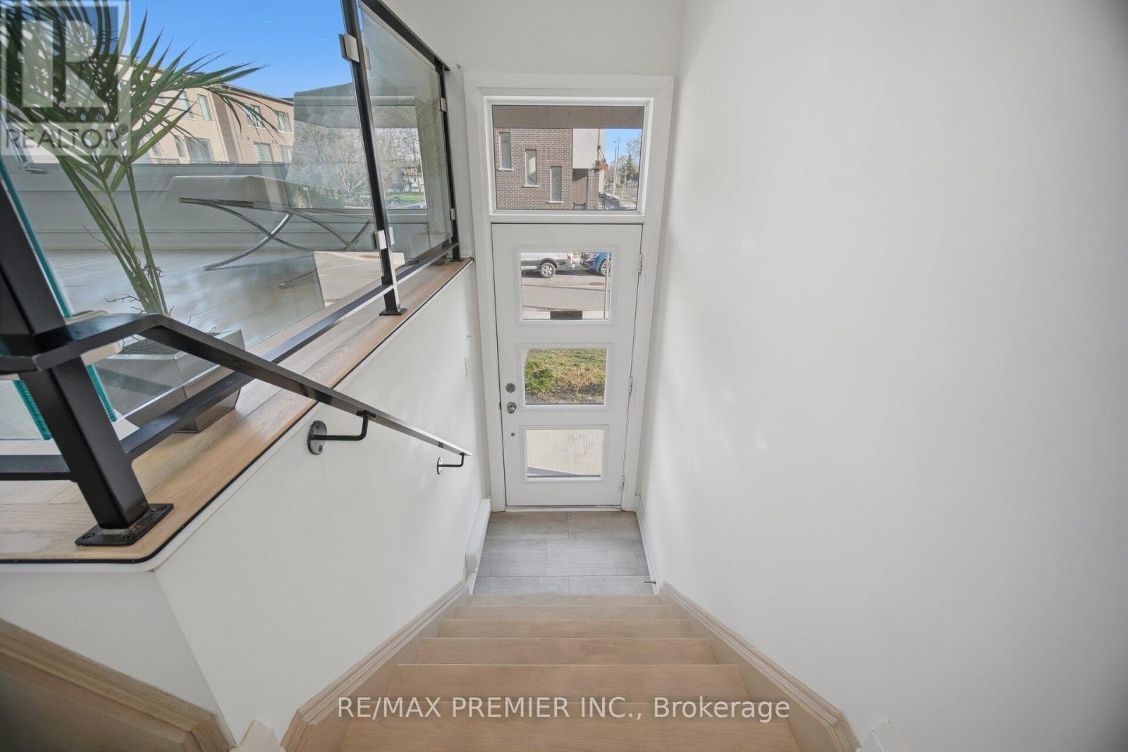 43 Wild Rose Gdns, Toronto, Ontario  M6L 0A5 - Photo 4 - W13054380