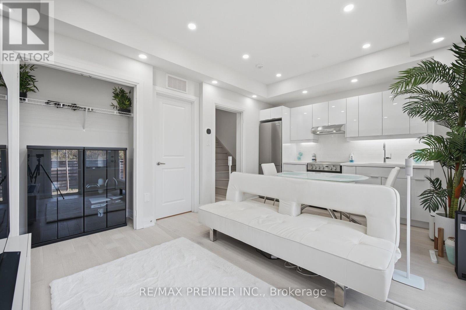 43 Wild Rose Gdns, Toronto, Ontario  M6L 0A5 - Photo 43 - W13054380