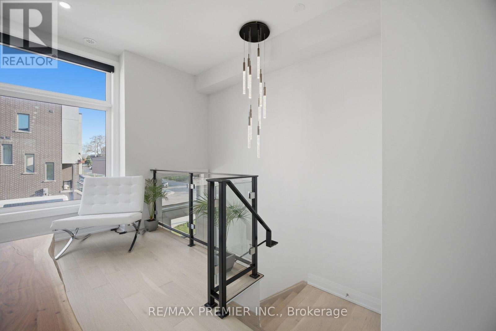 43 Wild Rose Gdns, Toronto, Ontario  M6L 0A5 - Photo 5 - W13054380