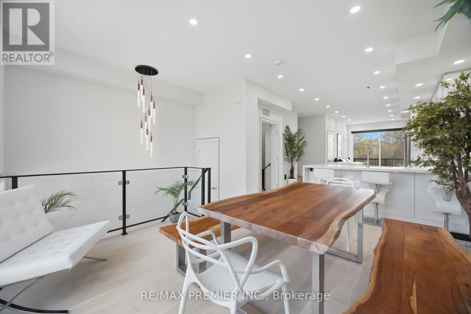 43 Wild Rose Gdns, Toronto, Ontario  M6L 0A5 - Photo 7 - W13054380