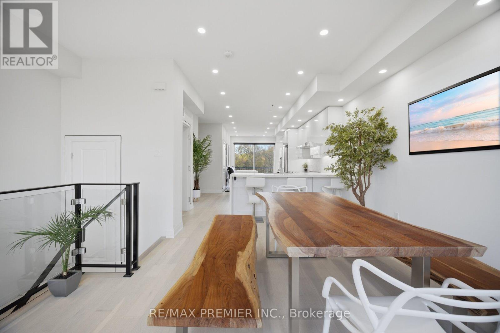 43 Wild Rose Gdns, Toronto, Ontario  M6L 0A5 - Photo 9 - W13054380