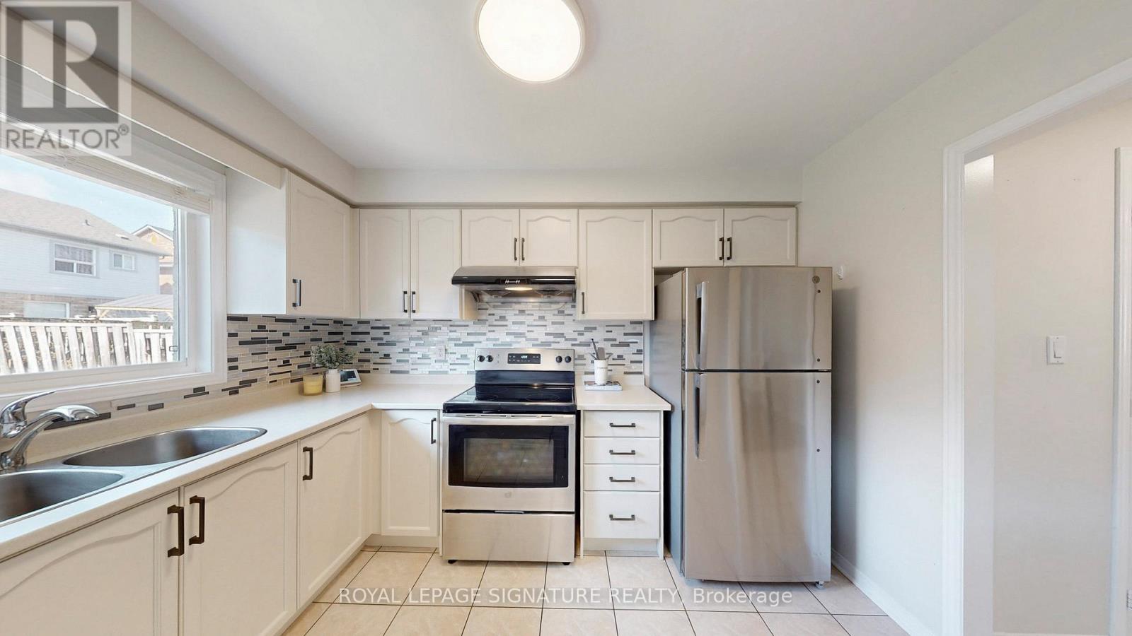 263 Pettigrew Trail, Milton, Ontario  L9T 5X7 - Photo 6 - W13054404