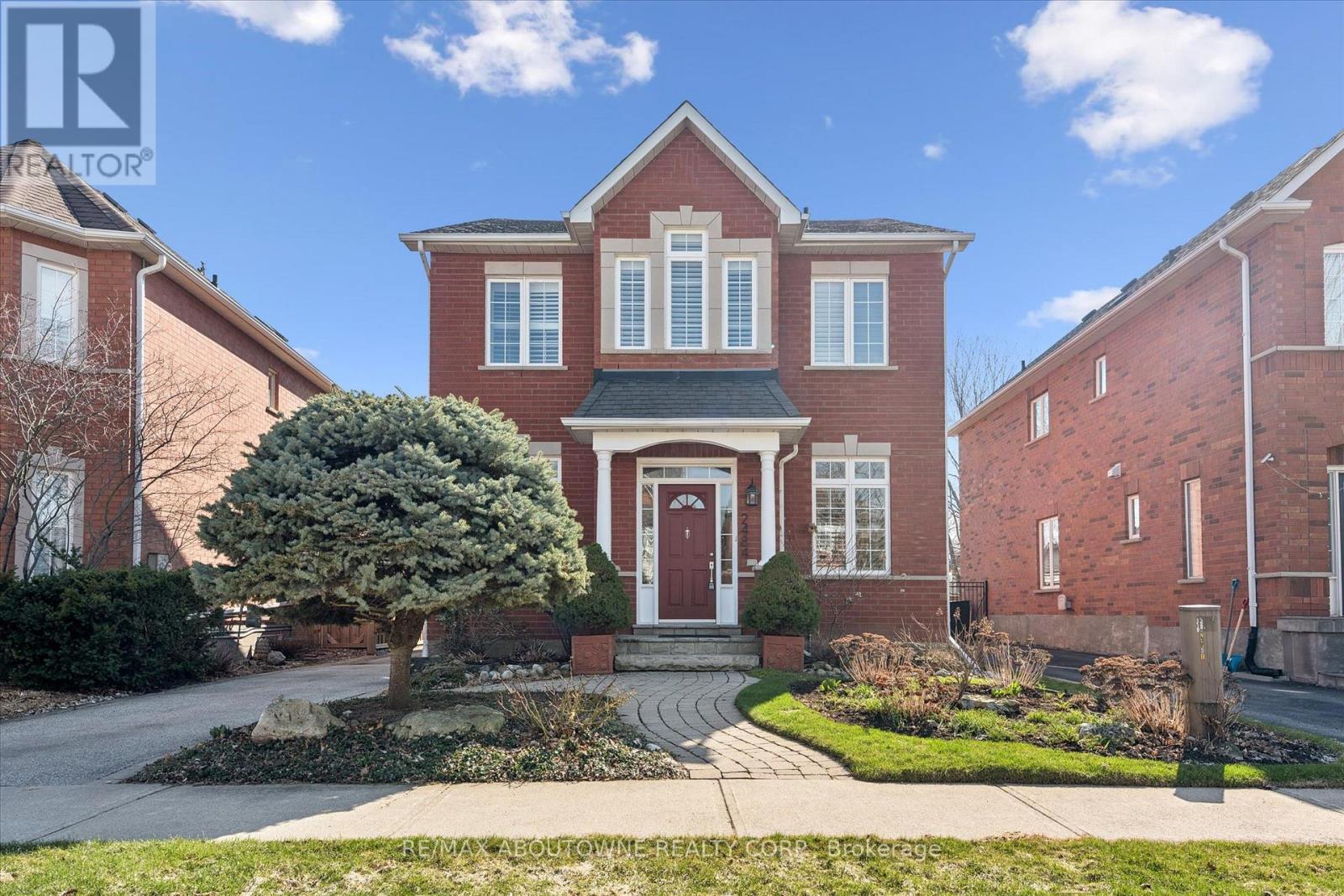 2484 CAPILANO CRESCENT, Oakville, Ontario