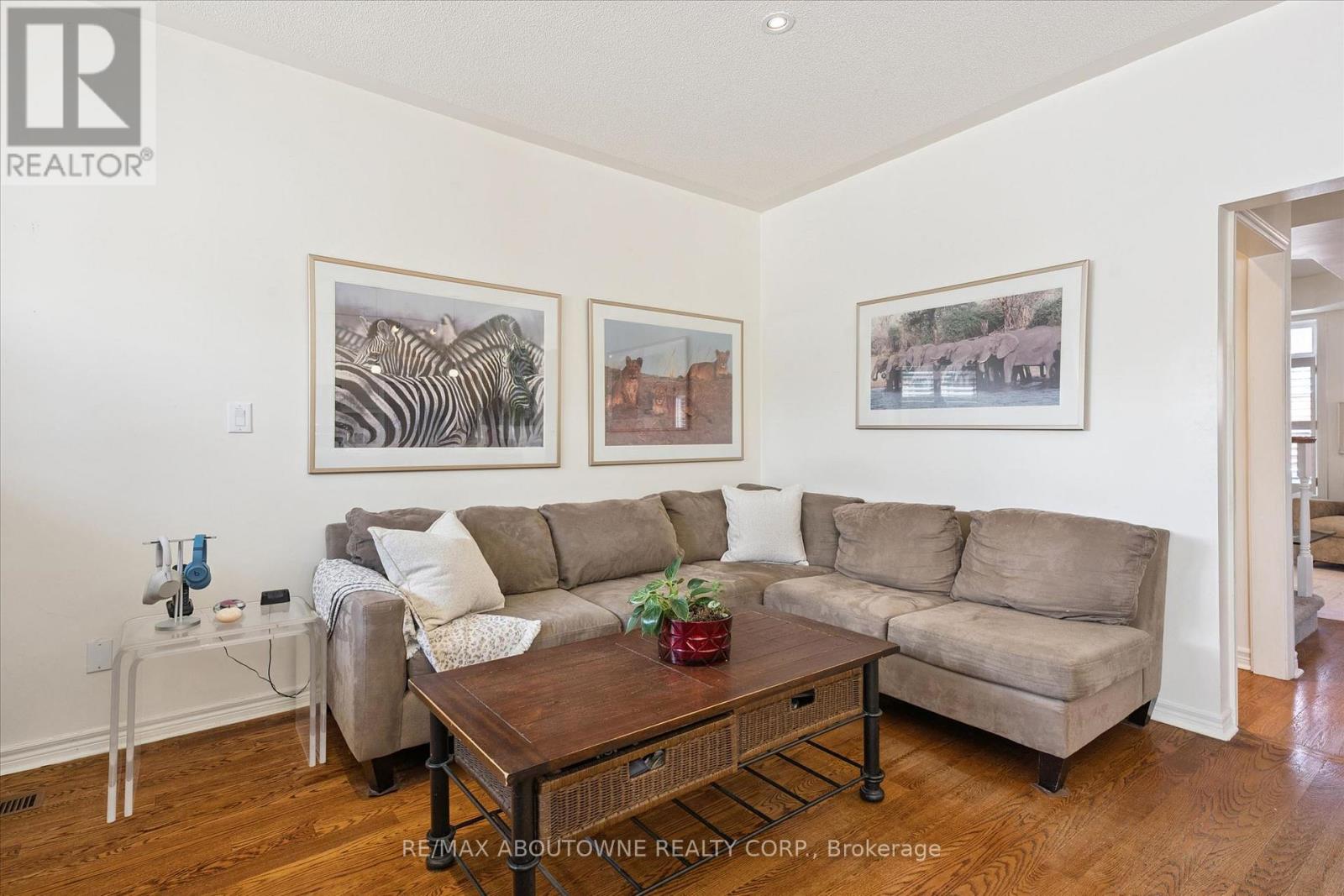 2484 Capilano Crescent, Oakville, Ontario  L6H 6L4 - Photo 11 - W13054410