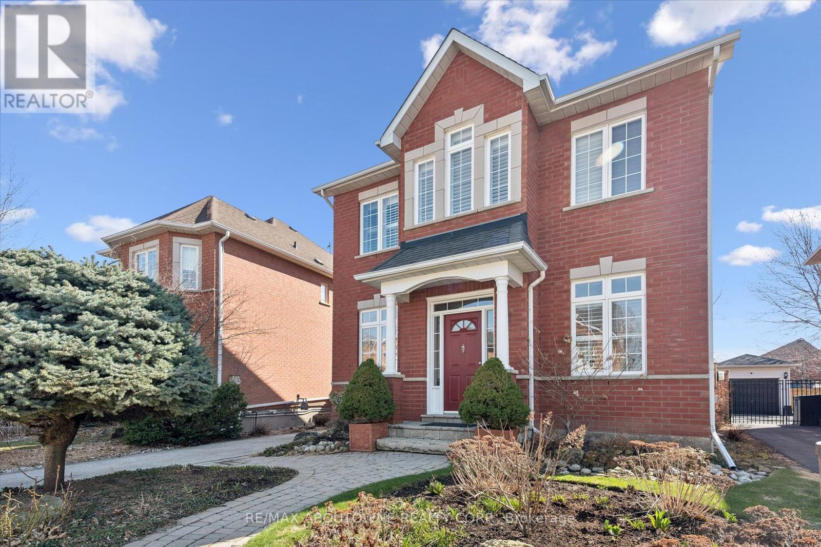 2484 Capilano Crescent, Oakville, Ontario  L6H 6L4 - Photo 2 - W13054410