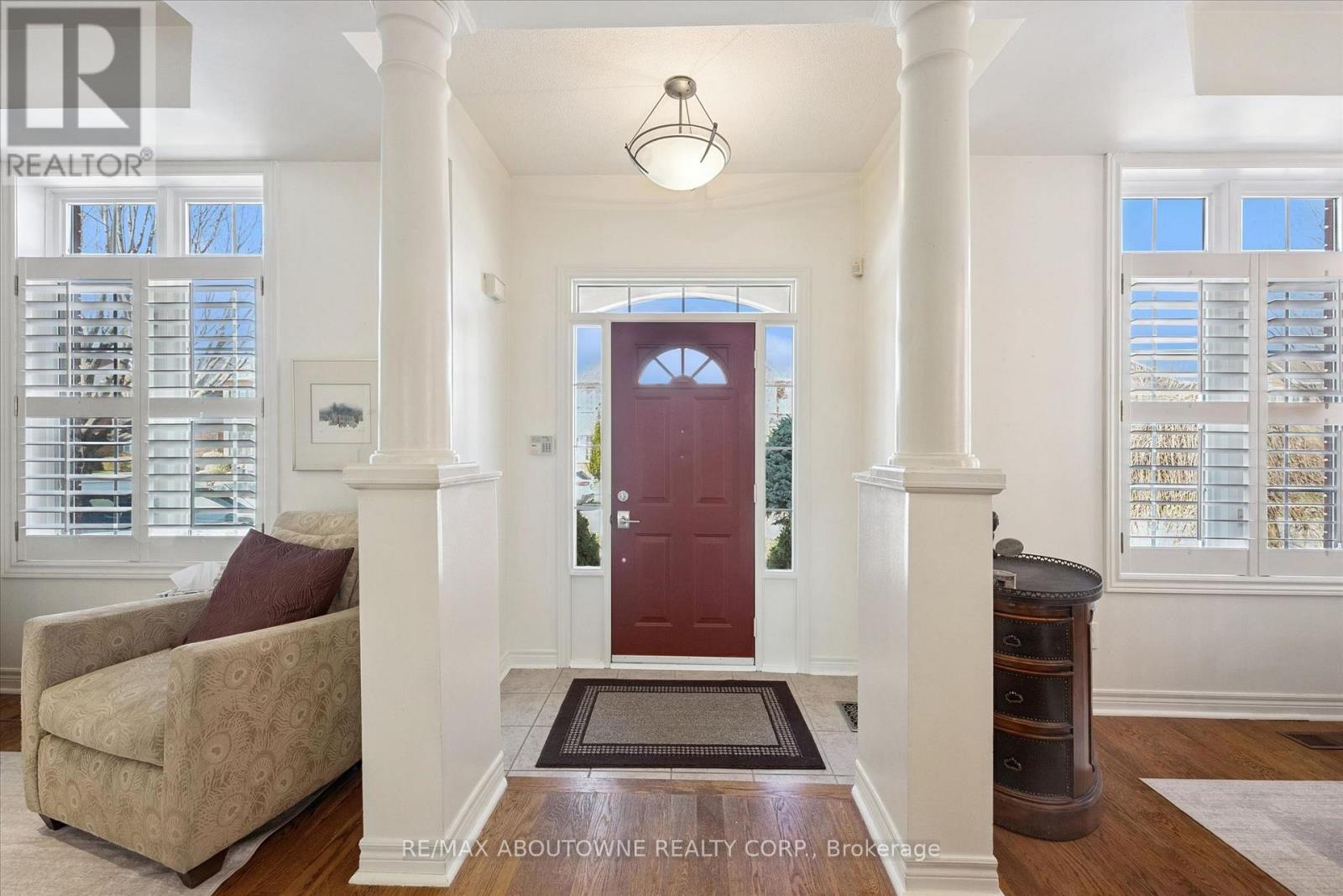 2484 Capilano Crescent, Oakville, Ontario  L6H 6L4 - Photo 3 - W13054410