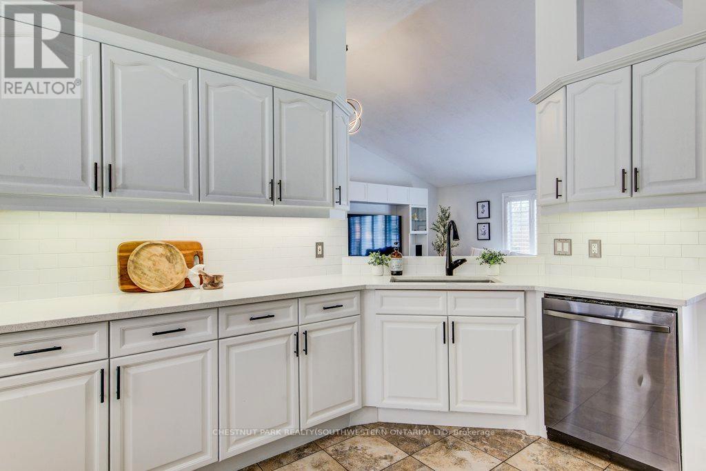 219 Mitchell Street, North Dumfries, Ontario  N0B 1E0 - Photo 19 - X13054326