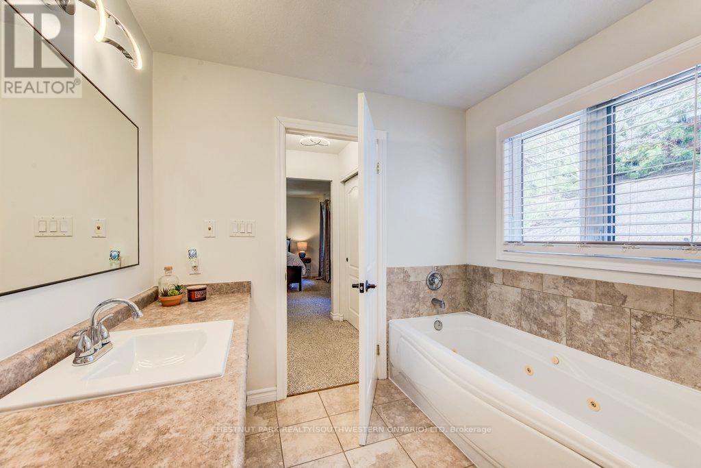 219 Mitchell Street, North Dumfries, Ontario  N0B 1E0 - Photo 29 - X13054326