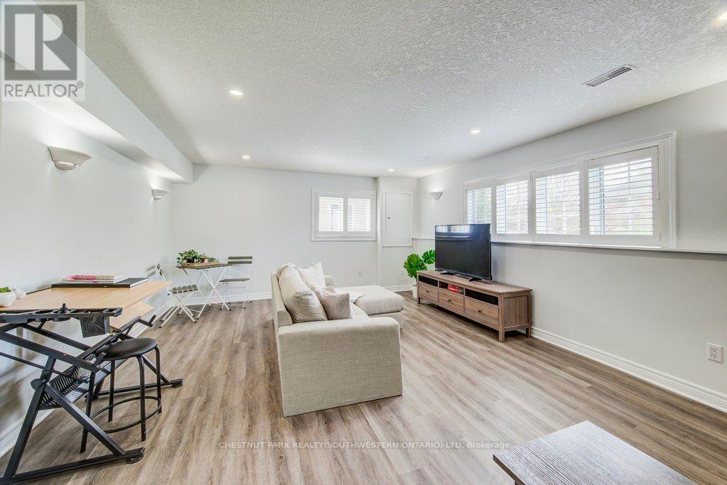 219 Mitchell Street, North Dumfries, Ontario  N0B 1E0 - Photo 39 - X13054326