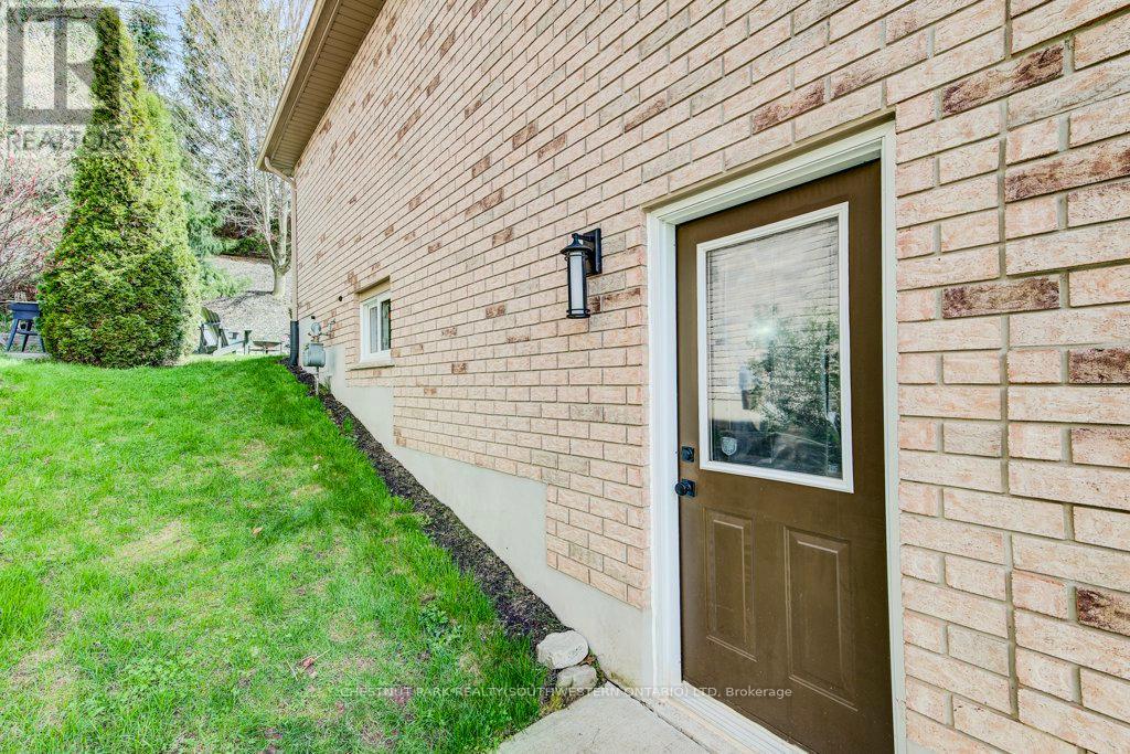 219 Mitchell Street, North Dumfries, Ontario  N0B 1E0 - Photo 41 - X13054326