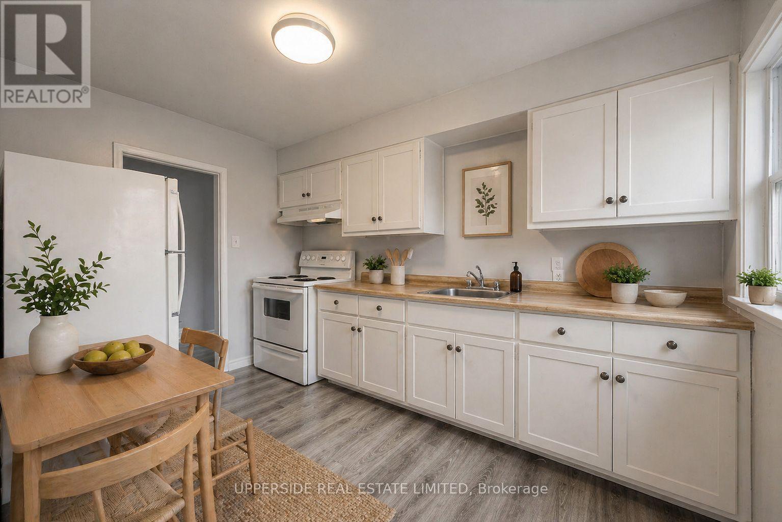 7 Balmoral Drive, Kitchener, Ontario  N2M 2J7 - Photo 2 - X13054494