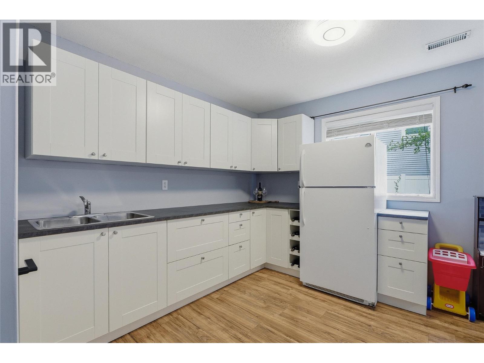 418 Malahat Place, Kamloops, British Columbia  V2E 2M8 - Photo 33 - 10383888