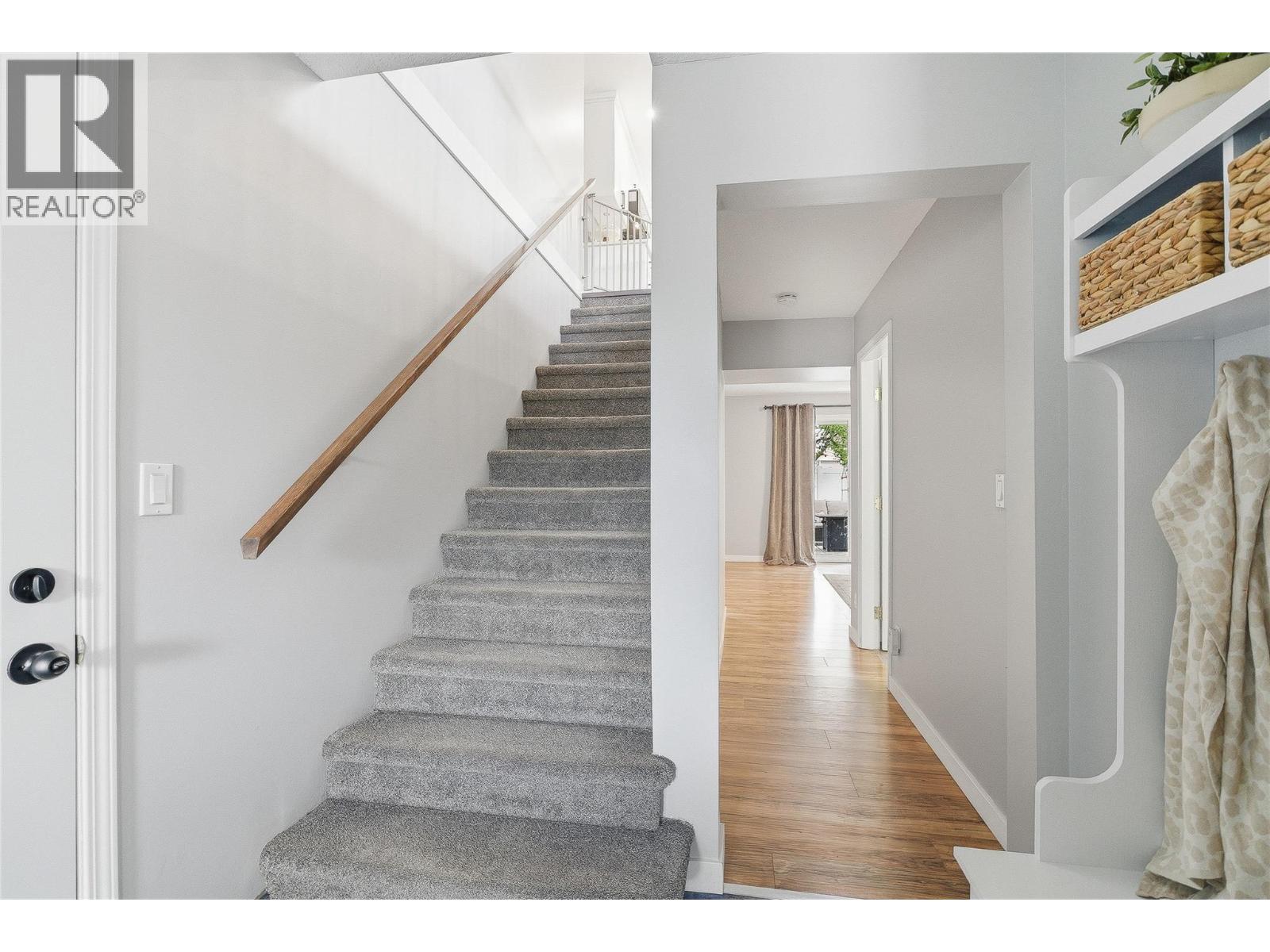 418 Malahat Place, Kamloops, British Columbia  V2E 2M8 - Photo 4 - 10383888