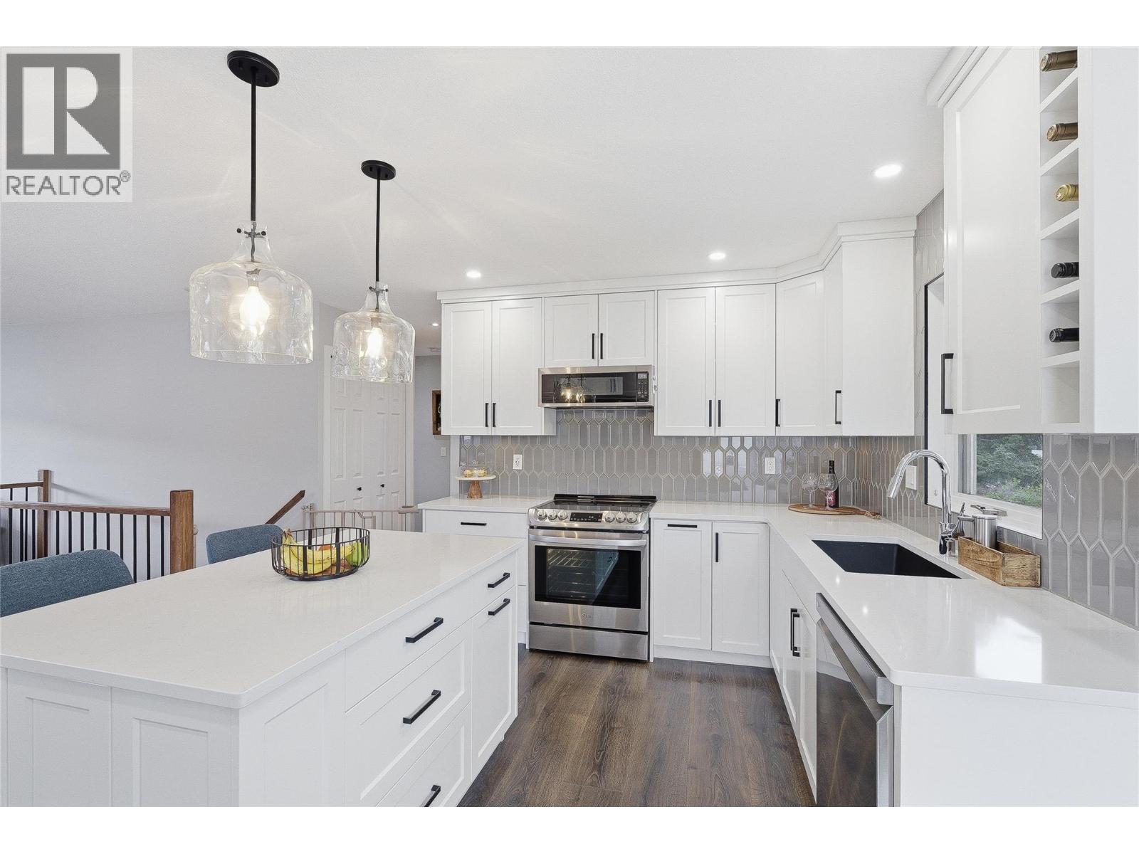 418 Malahat Place, Kamloops, British Columbia  V2E 2M8 - Photo 7 - 10383888