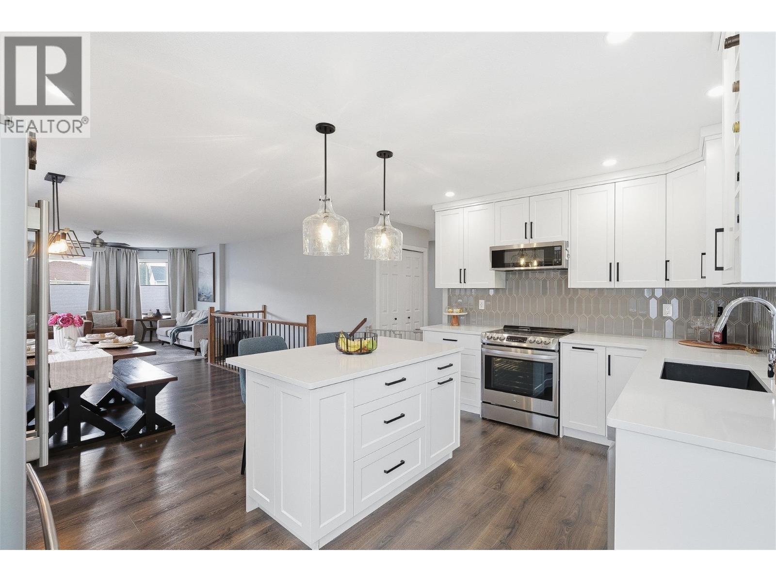 418 Malahat Place, Kamloops, British Columbia  V2E 2M8 - Photo 8 - 10383888