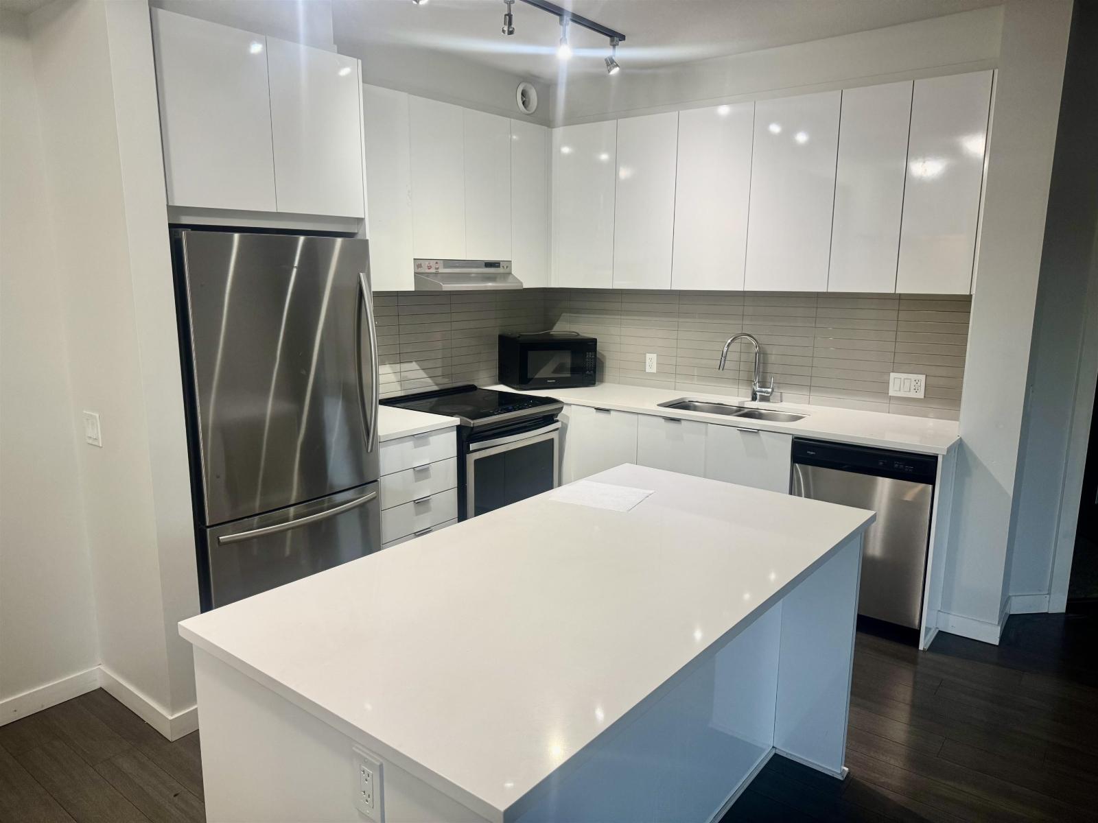 304 31158 Westridge Place, Abbotsford, British Columbia  V2T 0K5 - Photo 2 - R3116895