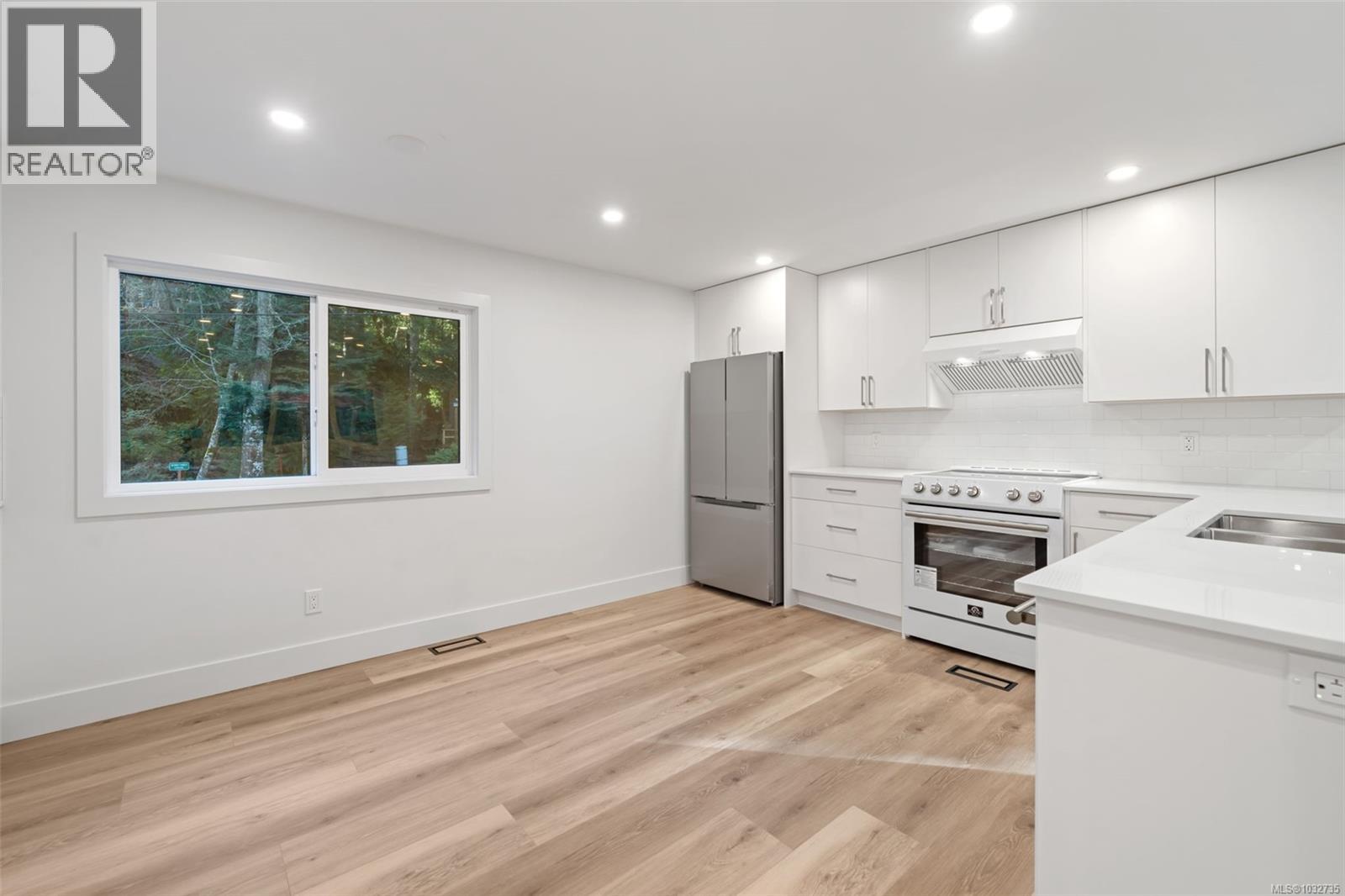 110 2500 Florence Lake Rd, Langford, British Columbia  V9C 3T1 - Photo 8 - 1032735