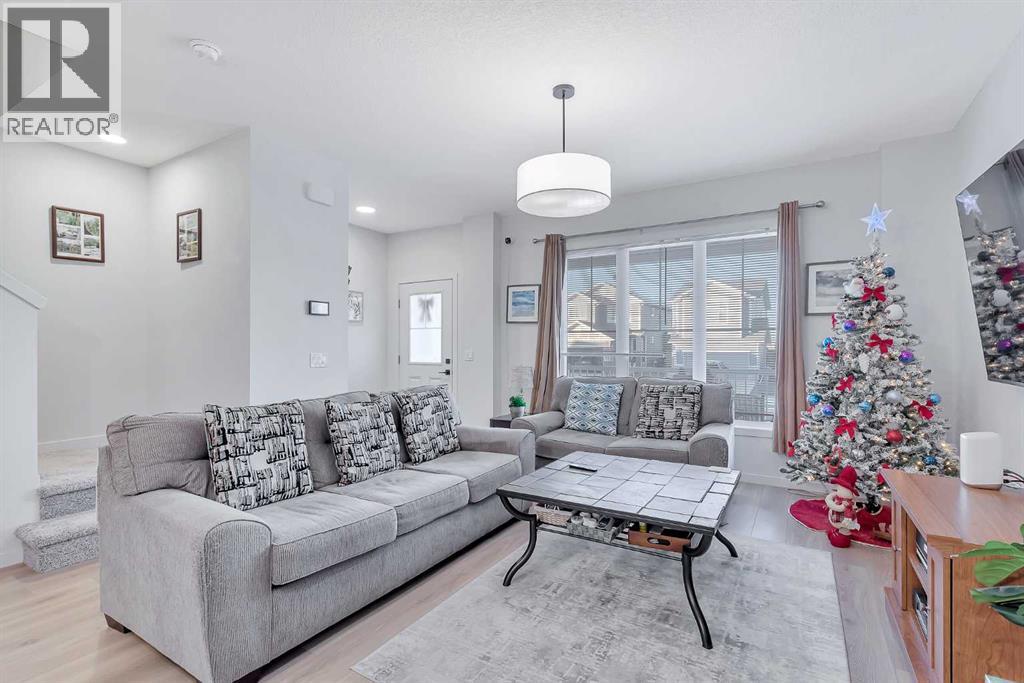 371 Fireside Way, Cochrane, Alberta  T4C 3B1 - Photo 3 - A2297067