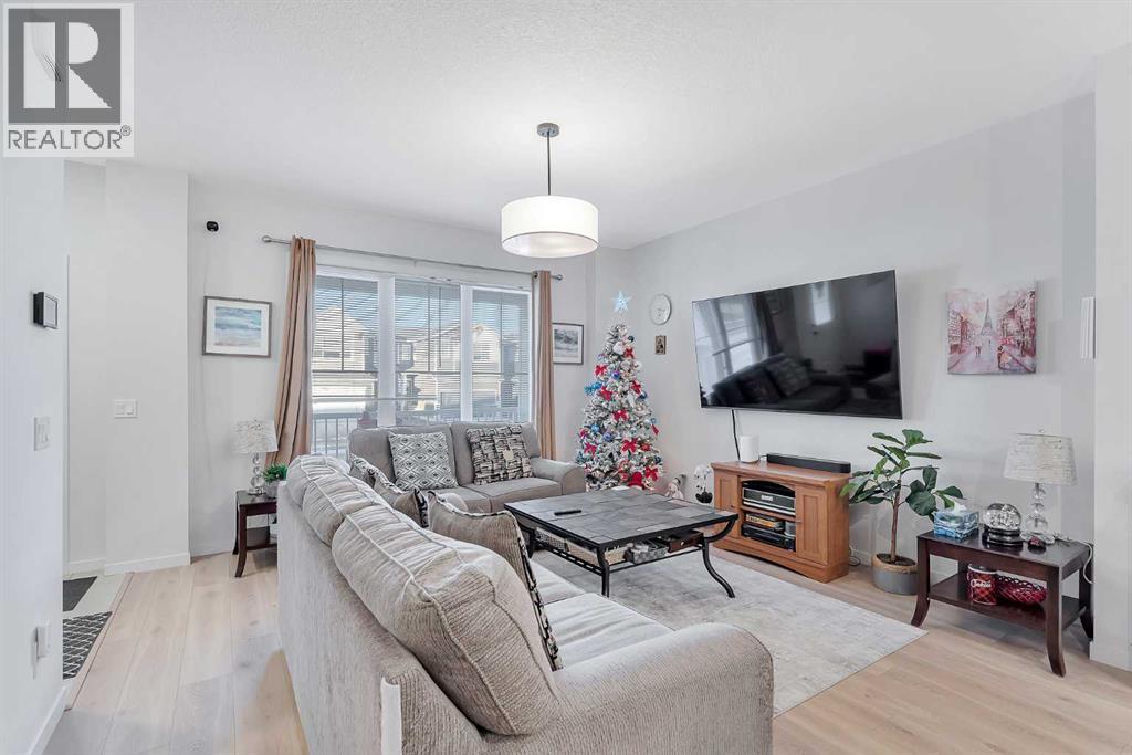 371 Fireside Way, Cochrane, Alberta  T4C 3B1 - Photo 2 - A2297067