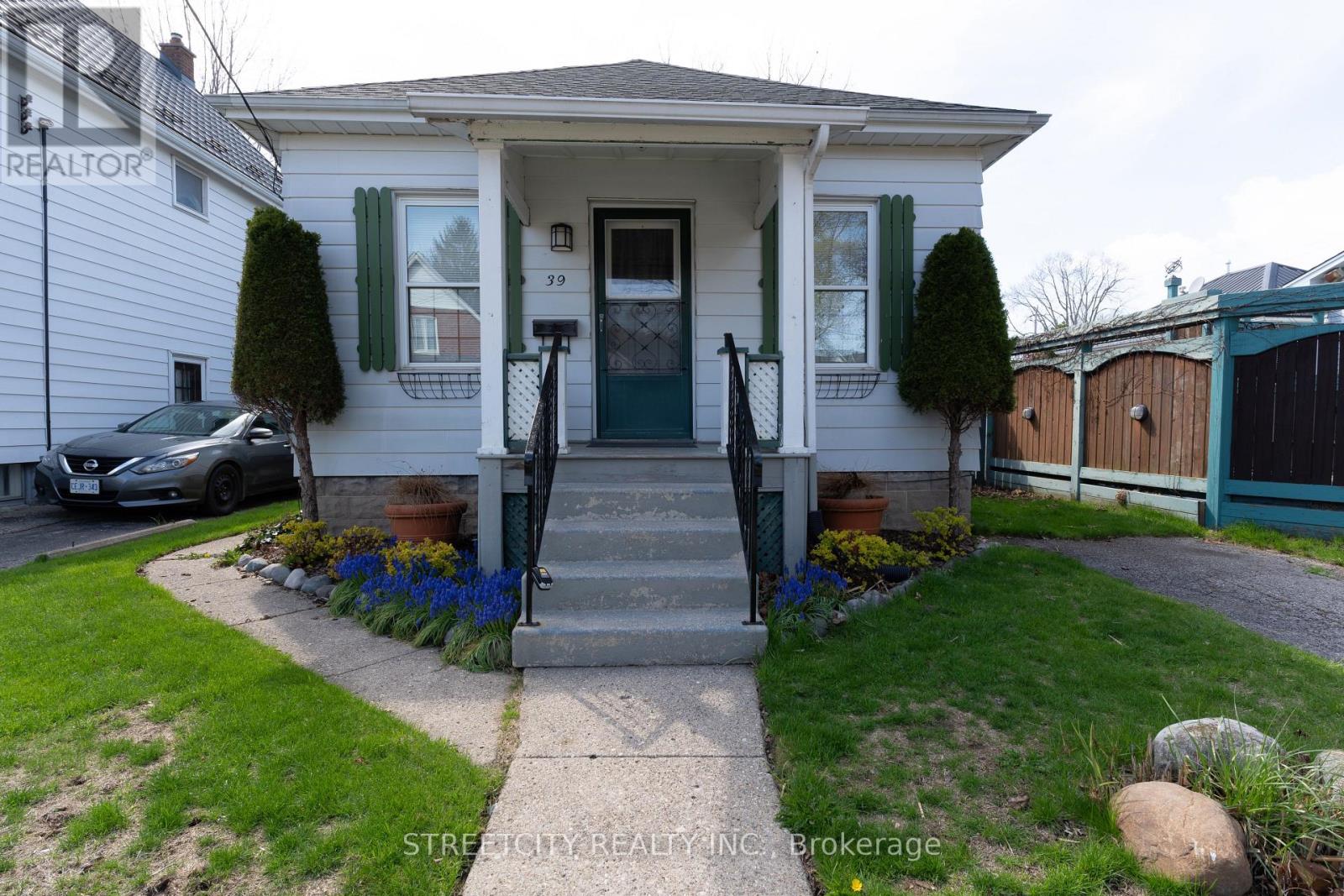 39 Fifth Avenue, St. Thomas, Ontario  N5R 4C4 - Photo 2 - X13054644