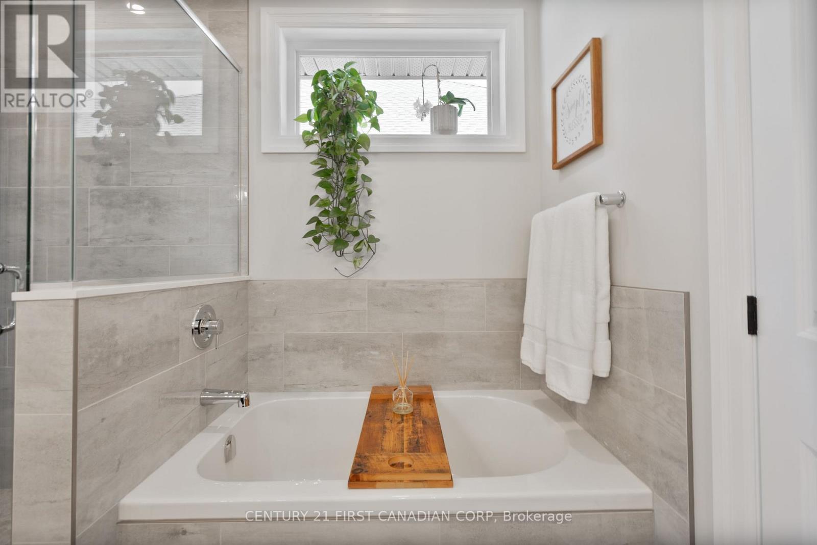 2012 Lockwood Crescent, Strathroy-Caradoc, Ontario  N0L 1W0 - Photo 14 - X13054754