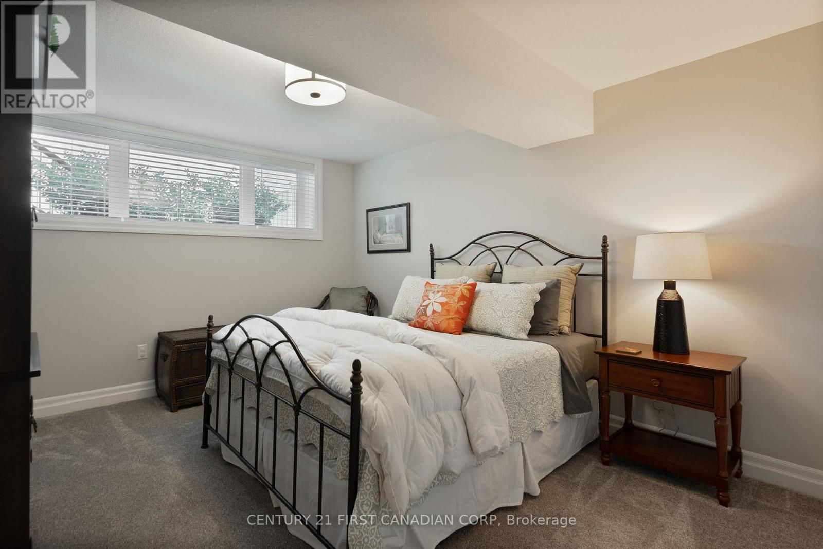 2012 Lockwood Crescent, Strathroy-Caradoc, Ontario  N0L 1W0 - Photo 31 - X13054754